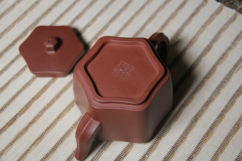宜兴紫砂壶丨六方花影_泥料：紫泥_容量：300cc