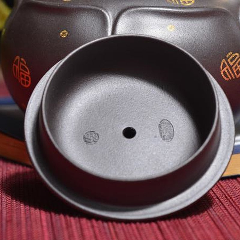 宜兴紫砂壶 | 莲花提梁_泥料：黑泥_容量：280cc