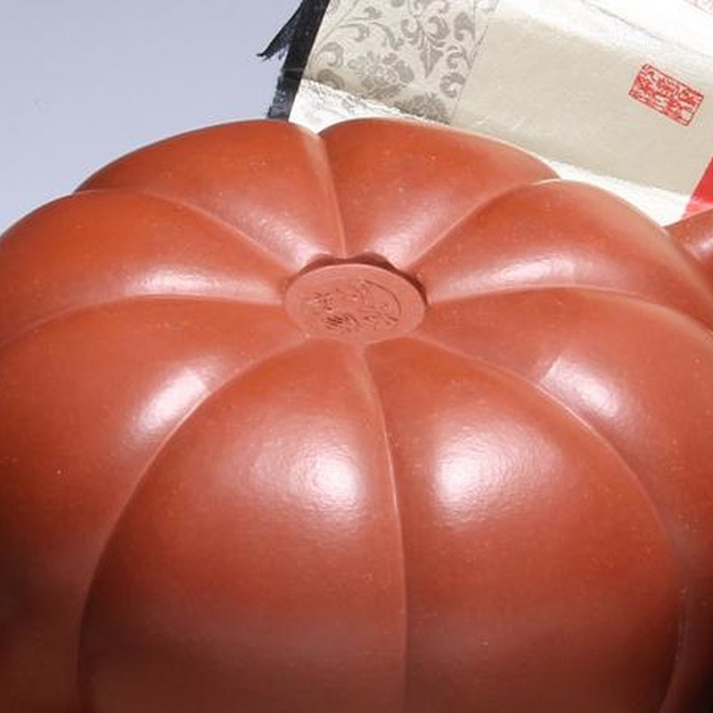 宜兴紫砂壶 | 莲花_泥料：紫泥_容量：450cc