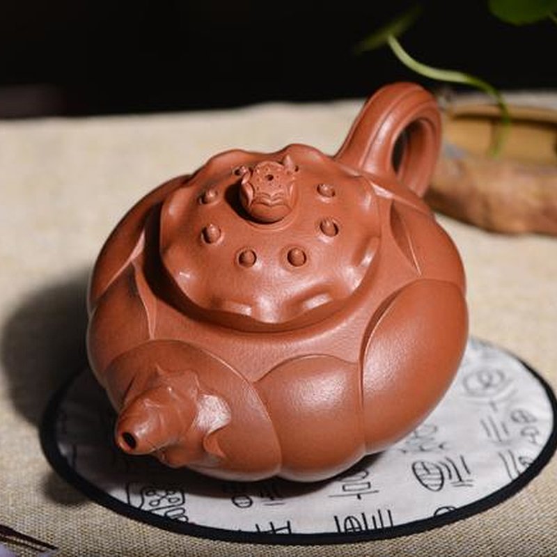 宜兴紫砂壶 | 荷叶莲子_泥料：朱泥_容量：660cc
