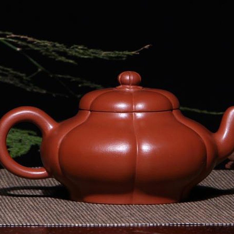 宜兴紫砂壶 | 梅瓣_泥料：大红袍_容量：260cc