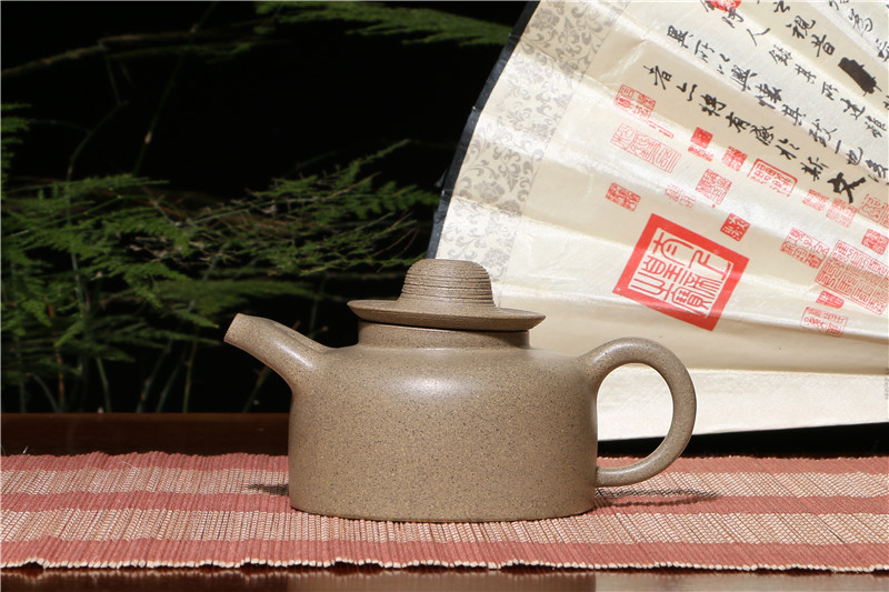 宜兴紫砂壶 | 姜公独钓_泥料：本山段泥_容量：230cc