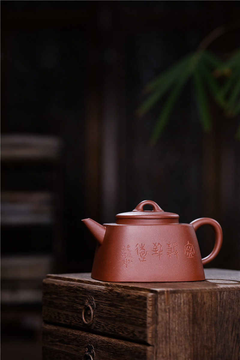 宜兴紫砂壶 | 方斗壶_泥料：紫泥_容量：450
