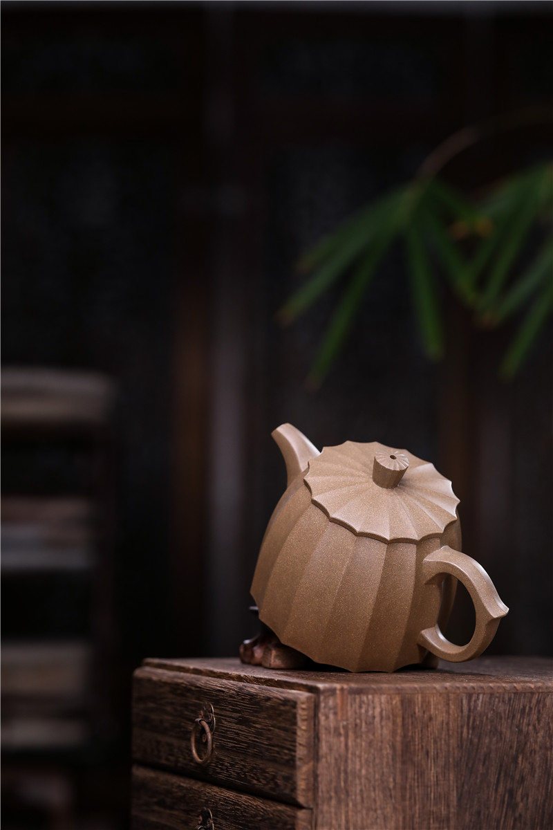 宜兴紫砂壶 | 筋纹秦权_泥料：青段泥_容量：300cc